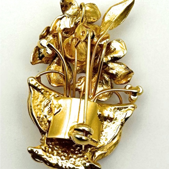 Bright Gold Pot of Flowers with Pearl Accent Pin Broach - Picture 3 of 5